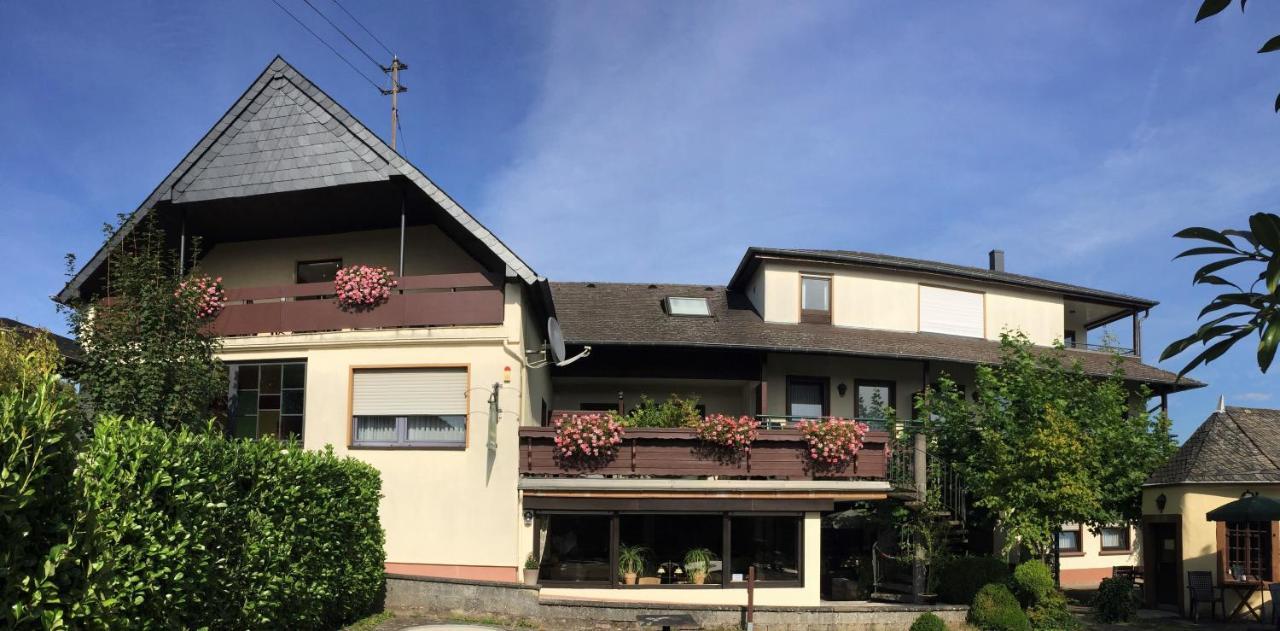 Pension Zum Golfstuebchen Echternacherbruck Exteriör bild